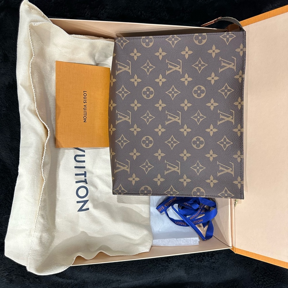 Louis Vuitton Monogram toiletry 26